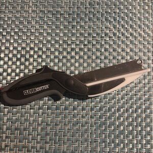 Clever Cutter 2-in-1 Cutting Board scissors